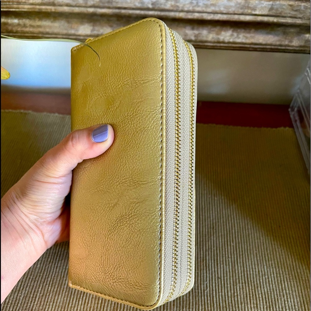 NWT Gold purse, purse , wallet ten pockets for women ,clutch